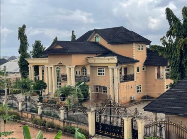 Modern 10 Bedroom mansion For Sale